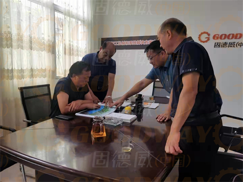 方城縣政協(xié)領(lǐng)導(dǎo)到固德威公司開(kāi)展“萬(wàn)人助萬(wàn)企”調(diào)研活動(dòng)