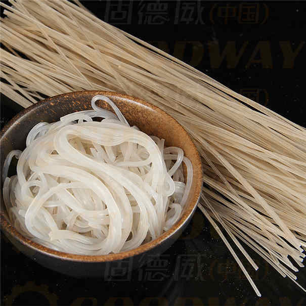 這樣的粉條機(jī)加工紅薯粉條，你見過嗎？一天能做8噸